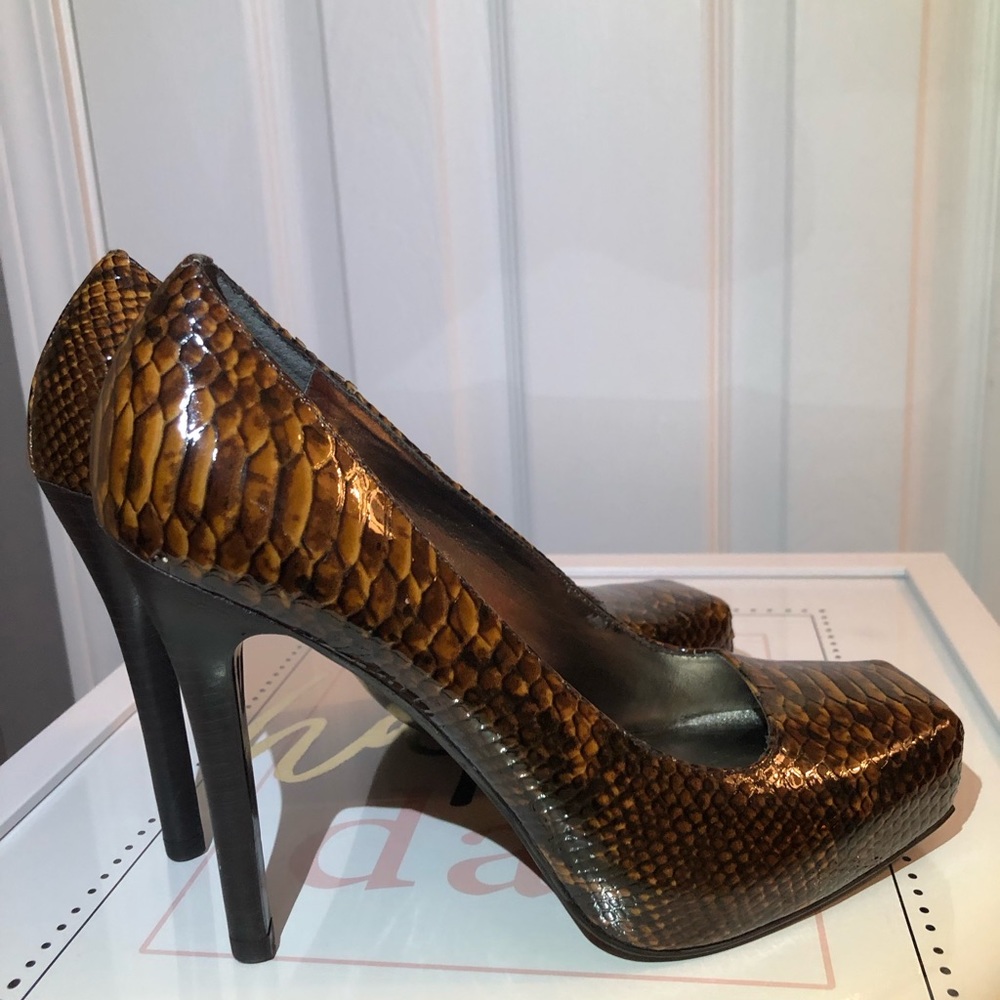 Gianni Bini Alligator Heels